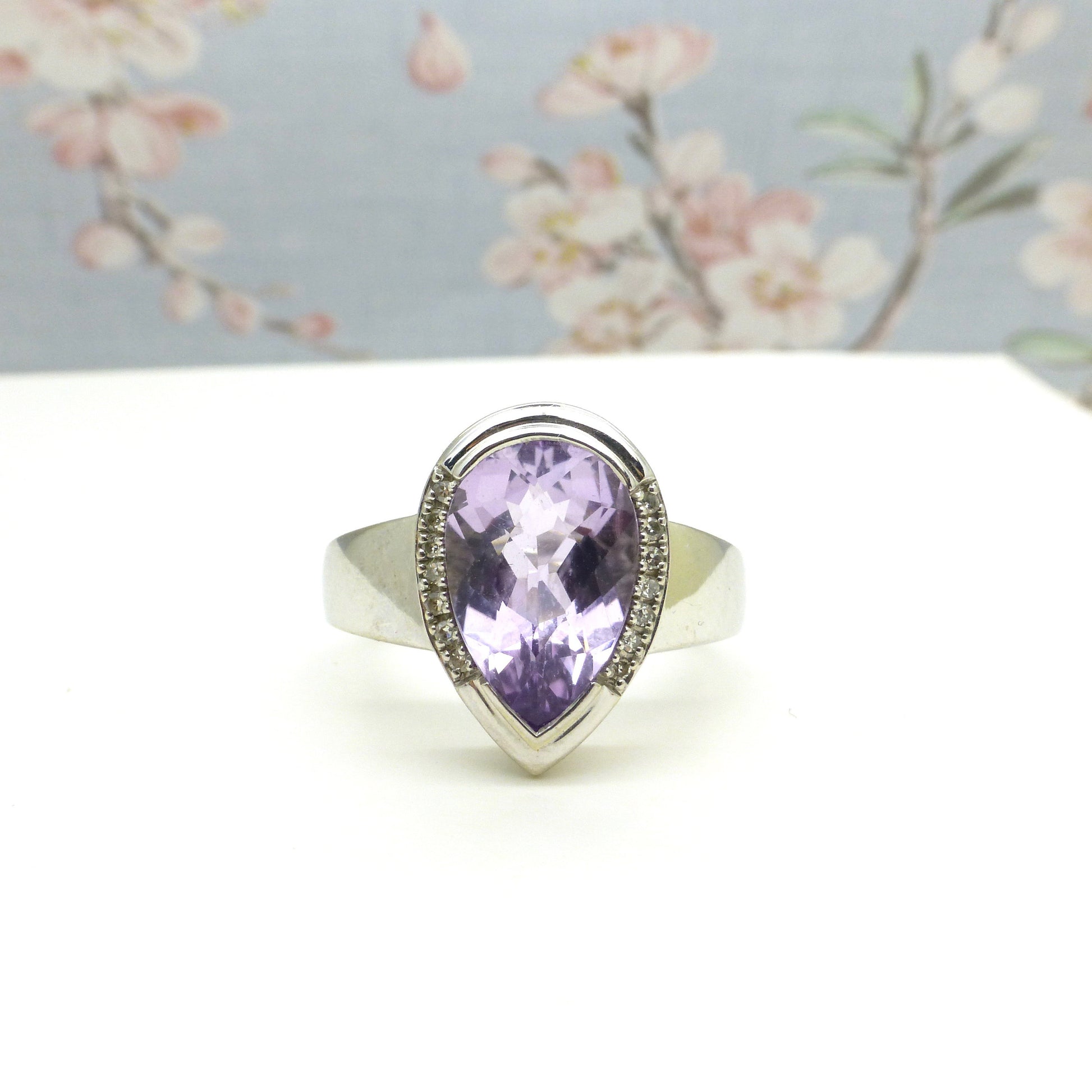 Vintage 9ct white gold faceted pear cut Amethyst 4.50ct & Diamond ring