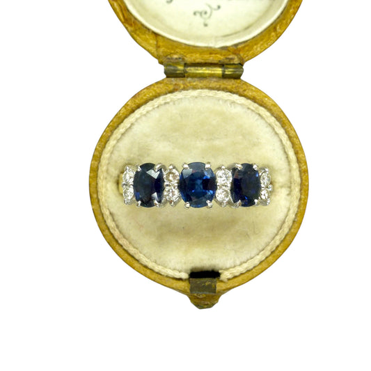 Vintage 18ct gold oval sapphire & diamond trilogy ring 1985