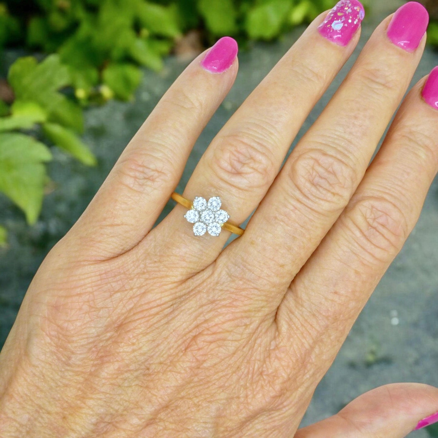 Vintage 18ct natural diamond flower cluster halo ring 0.77ct