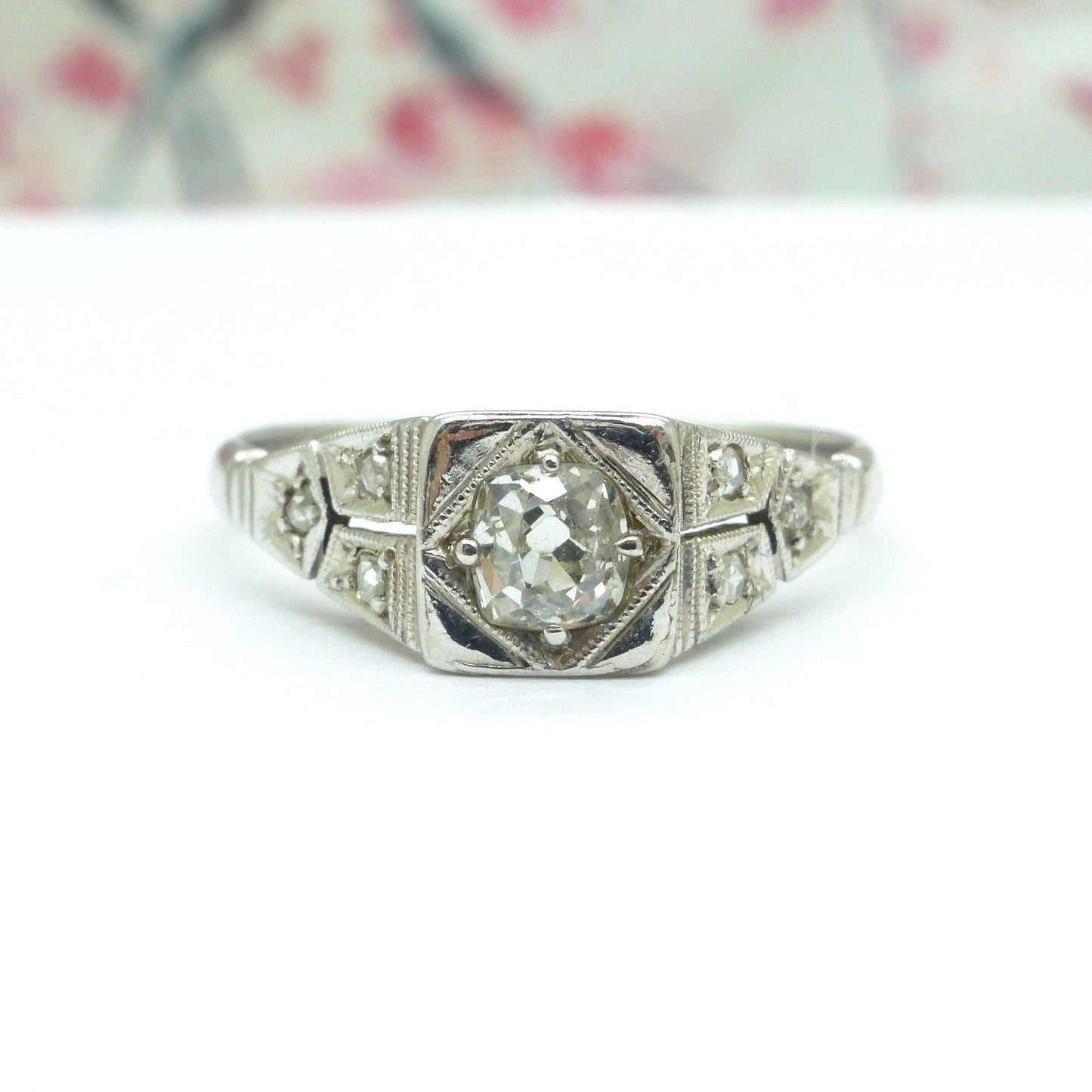 Antique Art Deco Platinum & 18ct white gold diamond solitaire ring c.1920s