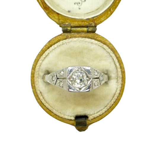 Antique Art Deco Platinum & 18ct white gold diamond solitaire ring c.1920s
