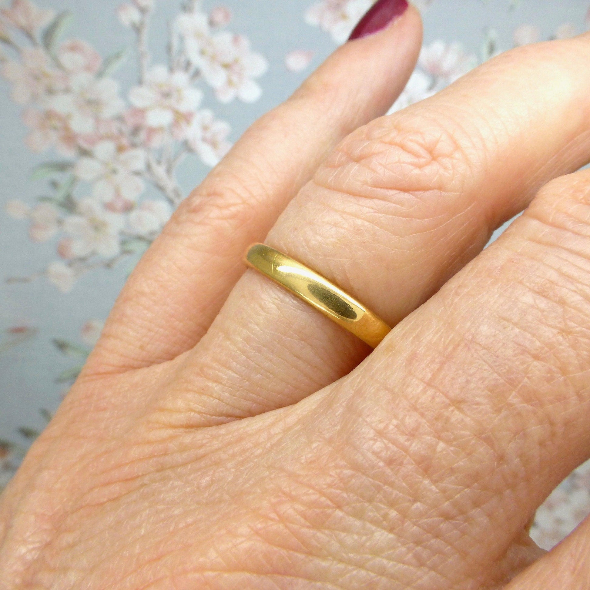 Vintage Art Deco 22ct gold wedding ring dated 1932 - old gold band -size M/6