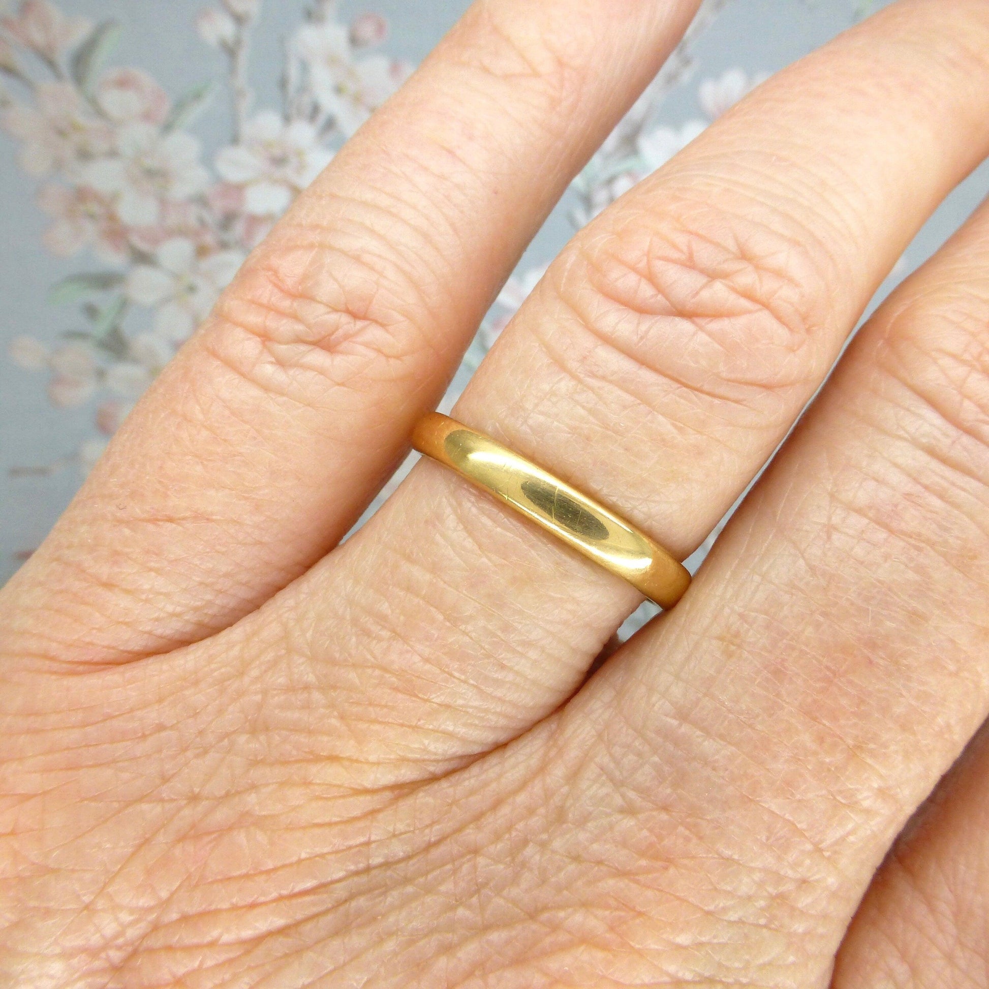 Vintage Art Deco 22ct gold wedding ring dated 1932 - old gold band -size M/6