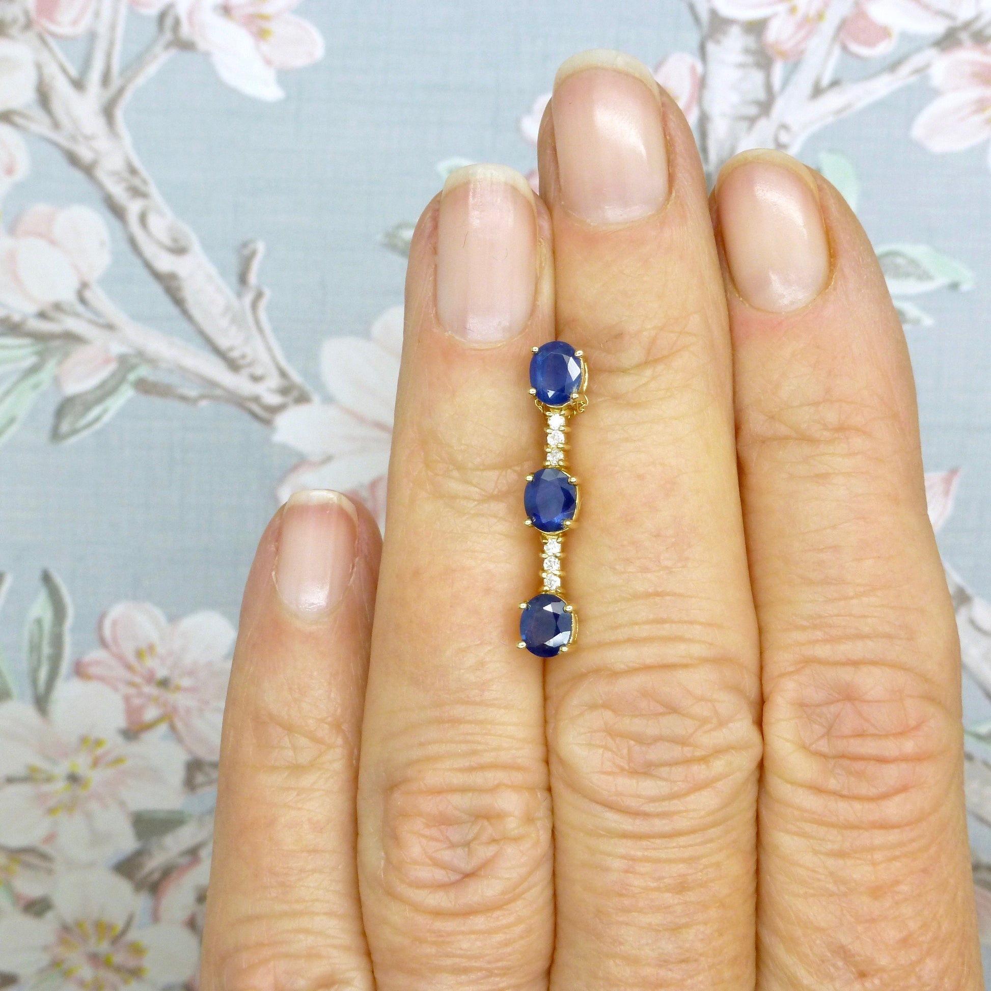 Vintage 14K gold sapphire and diamond bar pendant & gold chain