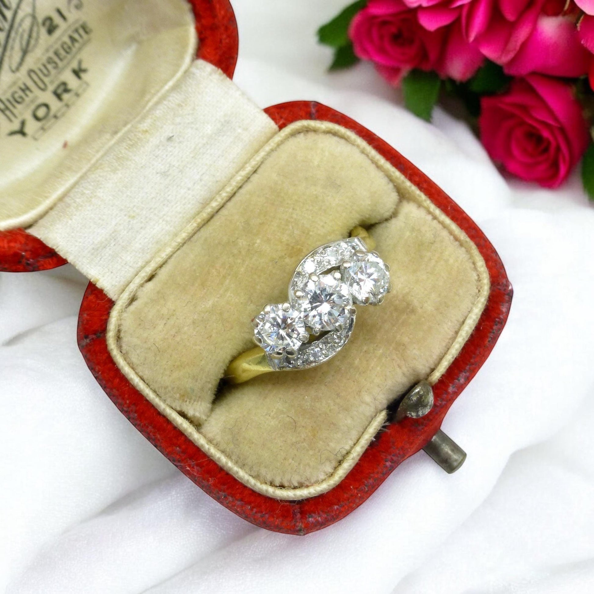 Vintage 18ct natural diamond three stone trilogy twist ring + Independent valuation report