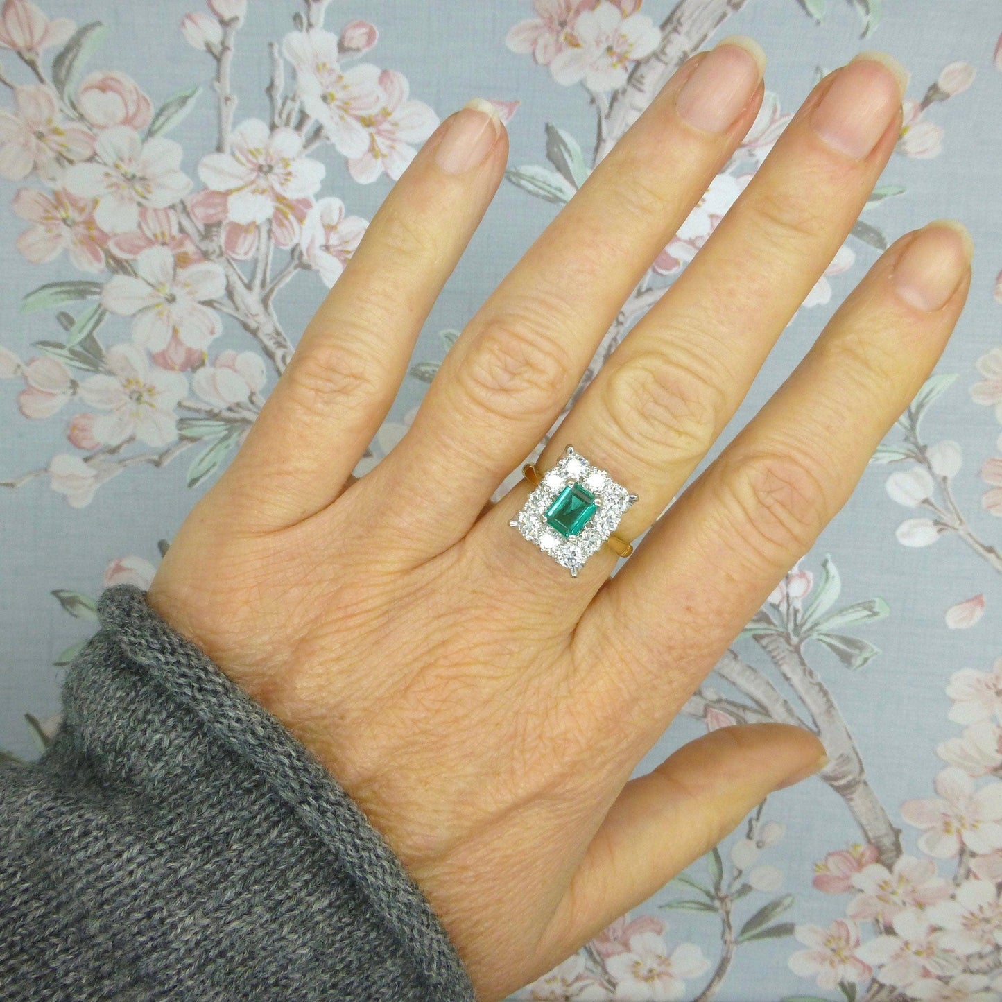 Vintage 18ct Emerald & Diamond cluster ring ~ Independent valuation