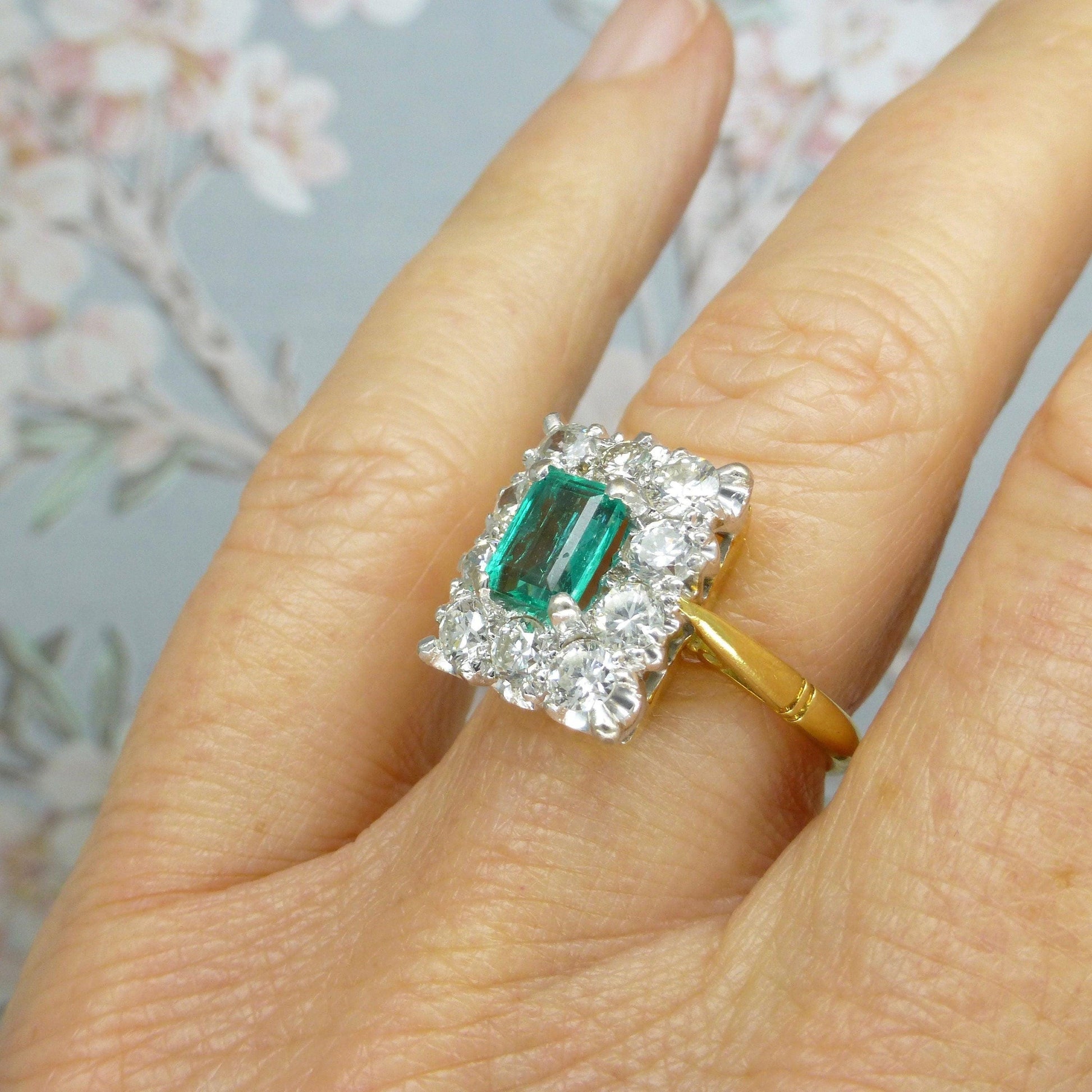 Vintage 18ct Emerald & Diamond cluster ring ~ Independent valuation