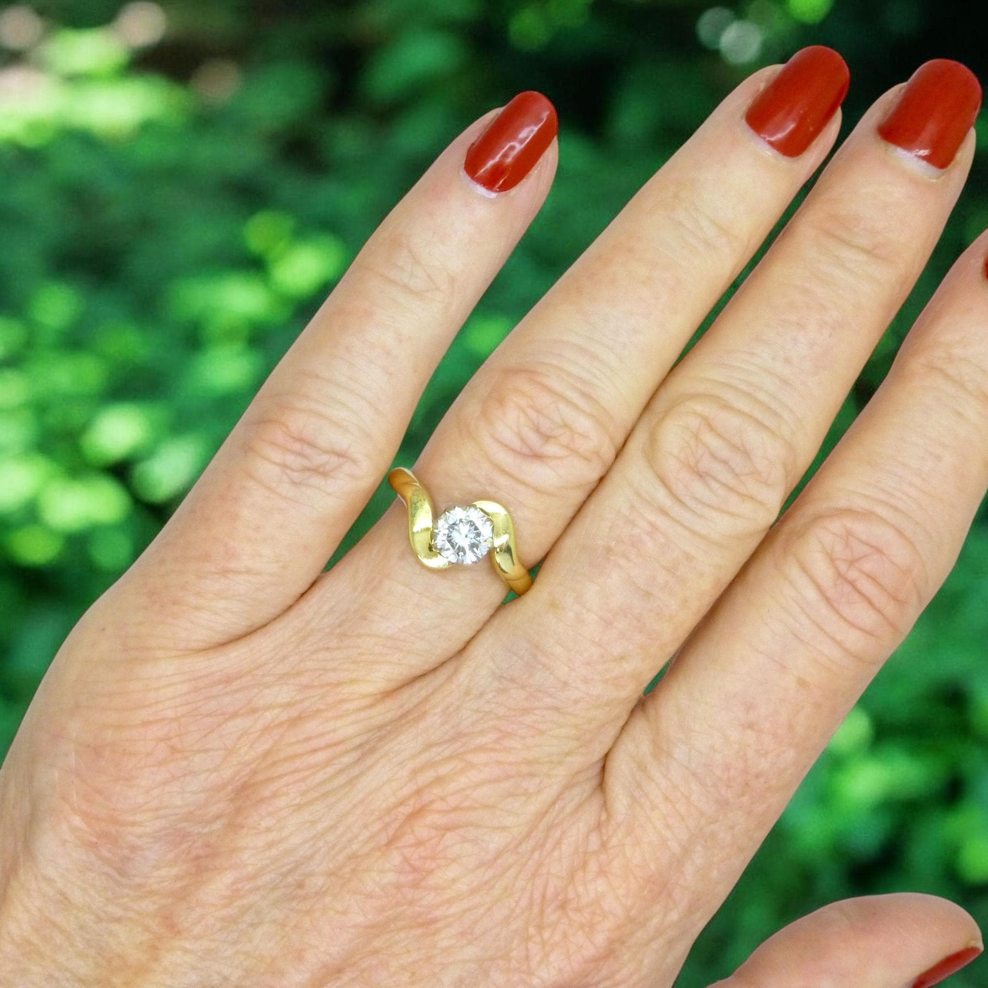 Vintage 18ct gold brilliant cut natural diamond solitaire ring 0.70ct + Independent Valuation report