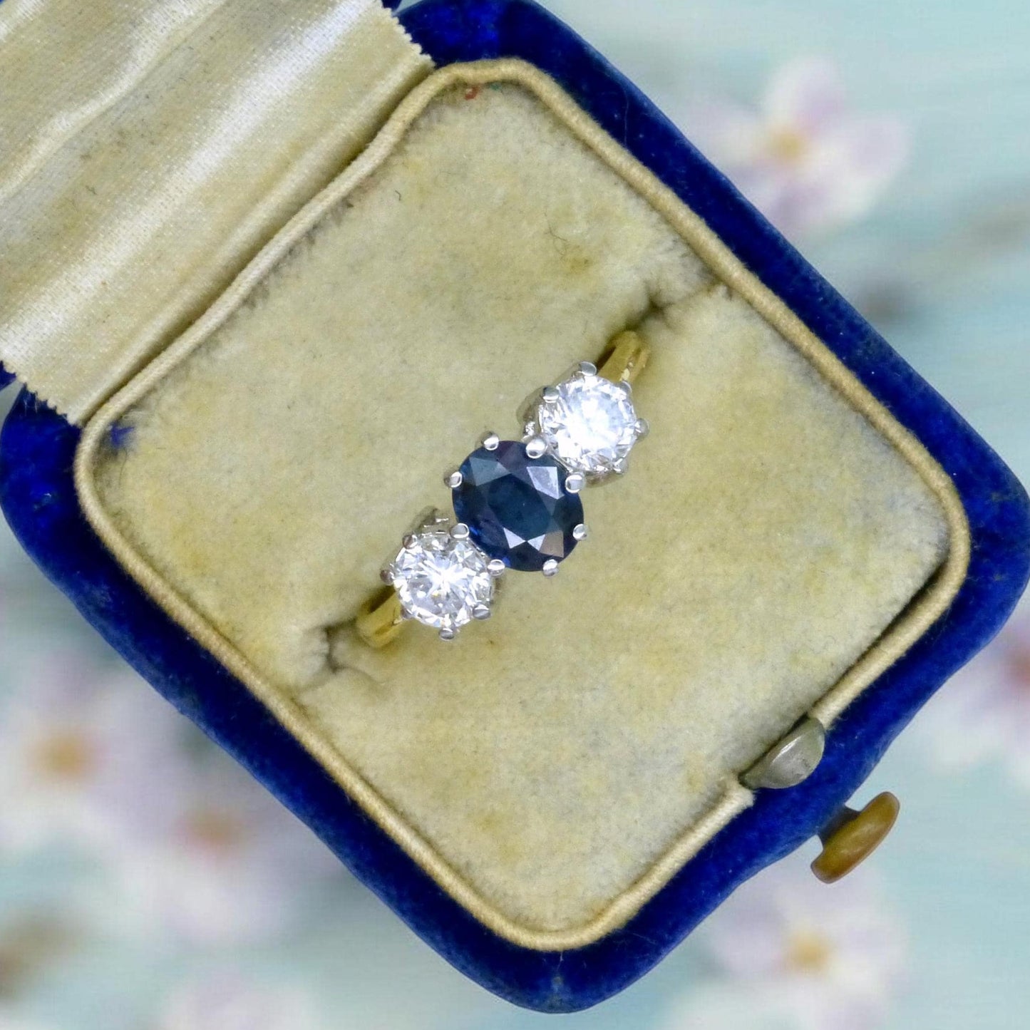 Vintage 18ct gold Natural Diamond & Sapphire three stone trilogy ring.