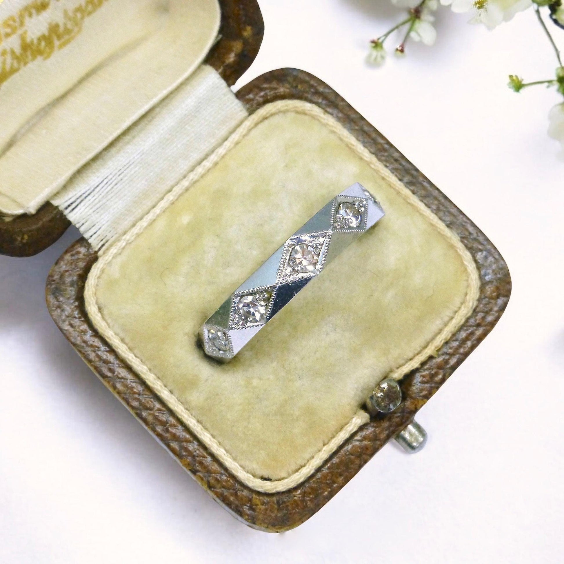 Vintage 18ct white gold Natural Diamond full eternity wedding ring 0.50ct - Size O.