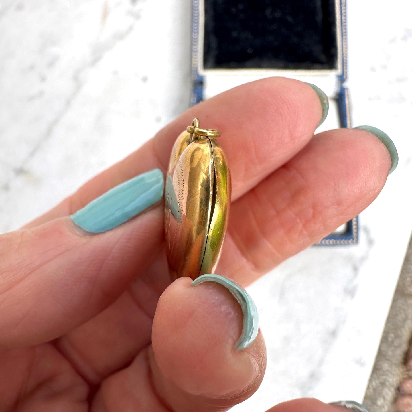 Antique 9ct Gold Heart Locket c1880-1900 – Aesthetic Engraved Bird motif