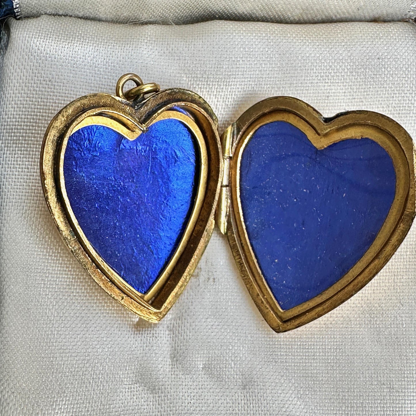 Antique 9ct Gold Heart Locket c1880-1900 – Aesthetic Engraved Bird motif