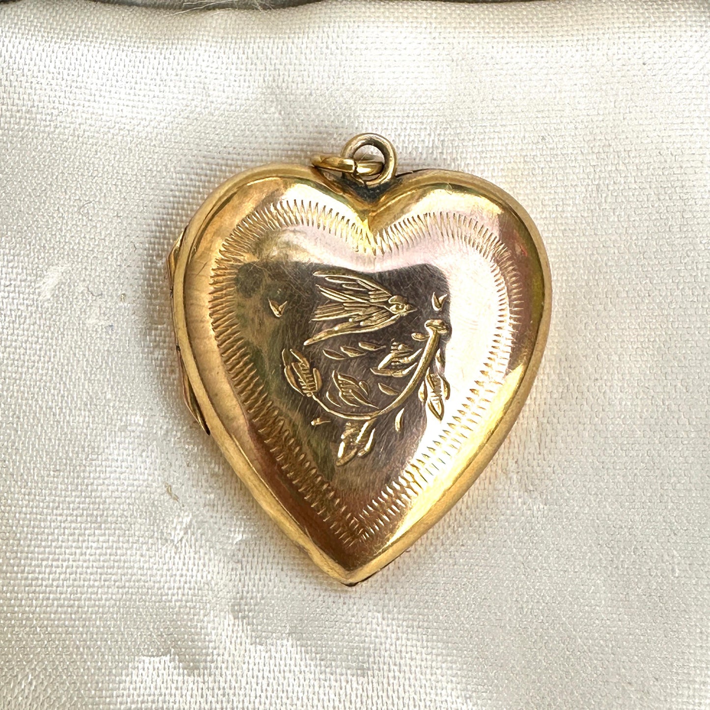 Antique 9ct Gold Heart Locket c1880-1900 – Aesthetic Engraved Bird motif