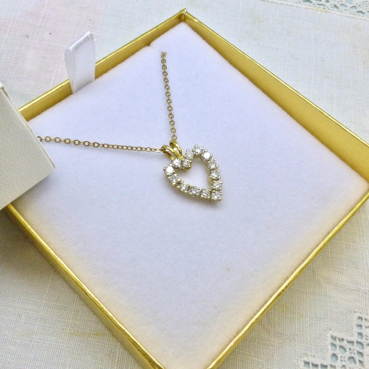 Vintage 18ct gold diamond heart pendant & 9ct gold chain