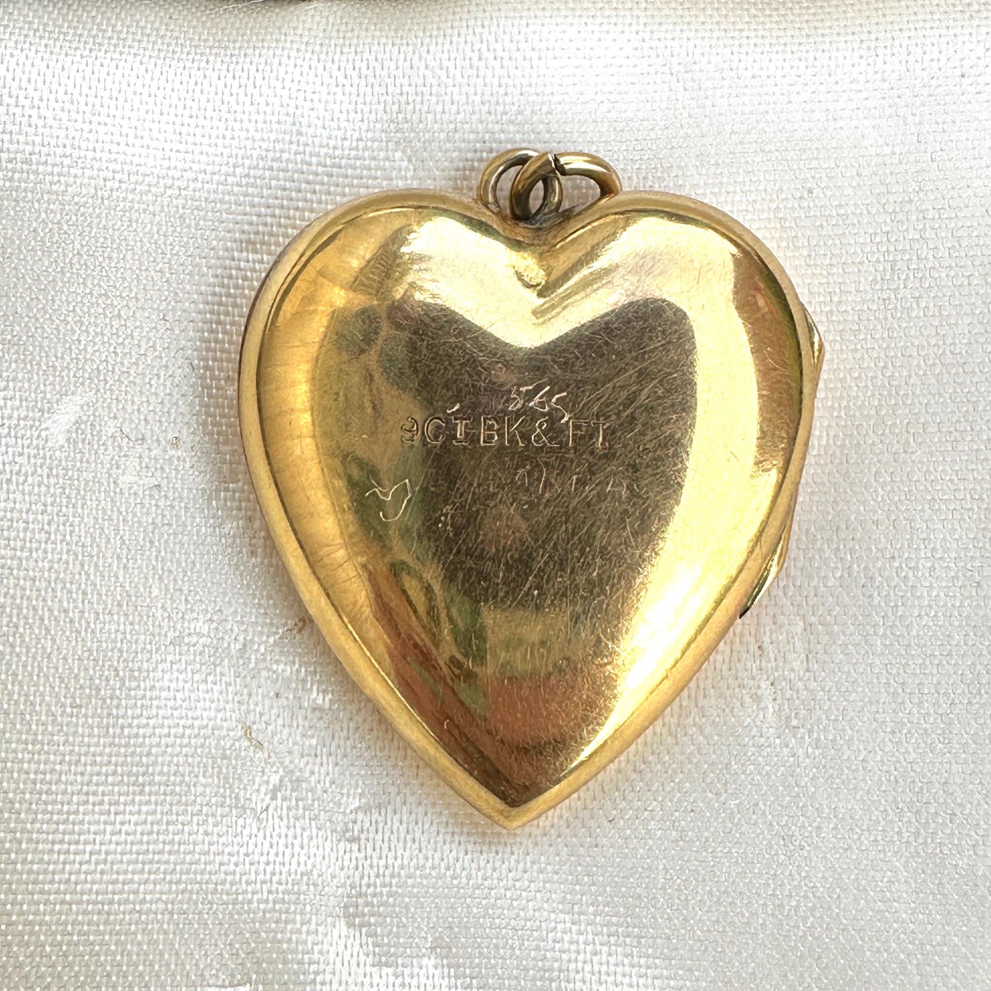Antique 9ct Gold Heart Locket c1880-1900 – Aesthetic Engraved Bird motif