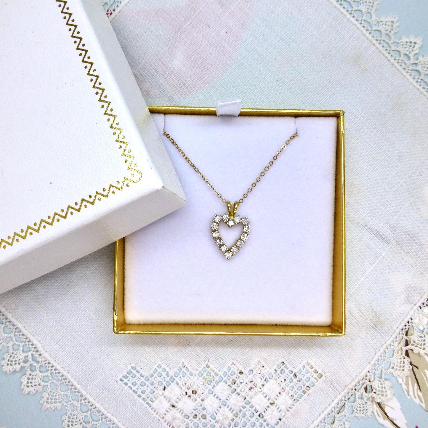 Vintage 18ct gold diamond heart pendant & 9ct gold chain