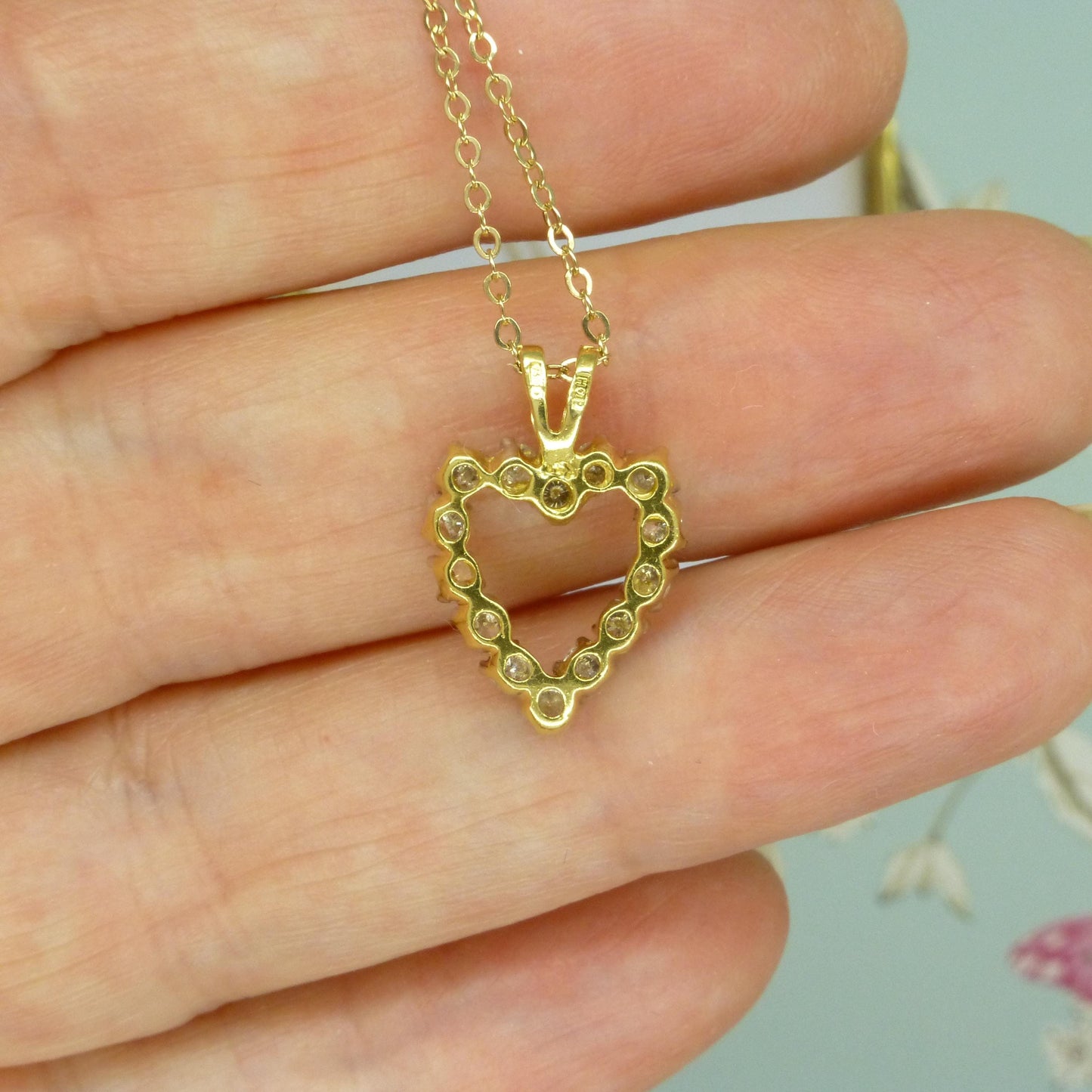 Vintage 18ct gold diamond heart pendant & 9ct gold chain