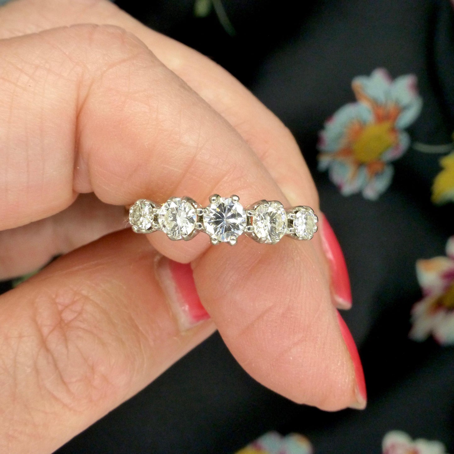 Vintage 18ct gold natural diamond five stone ring 1.00ct.