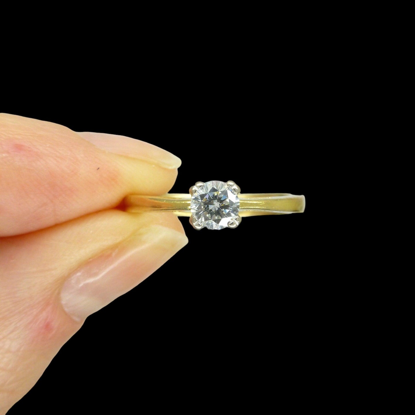 Vintage 18ct LEO diamond solitaire engagement ring ~ IGI cert G SI2 ~ 0.34ct