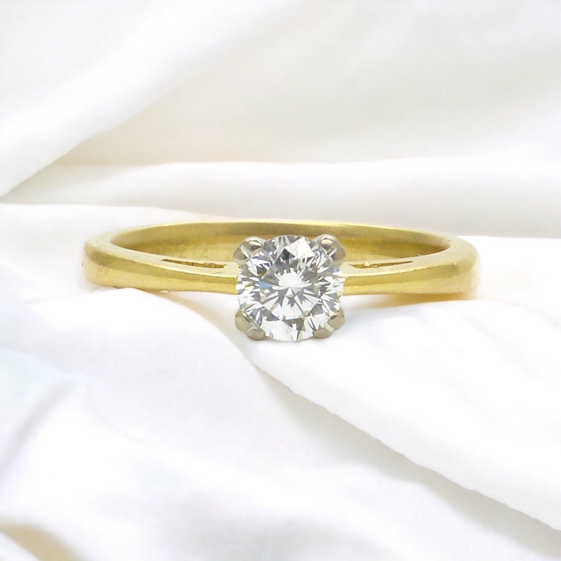 Vintage 18ct LEO diamond solitaire engagement ring ~ IGI cert G SI2 ~ 0.34ct