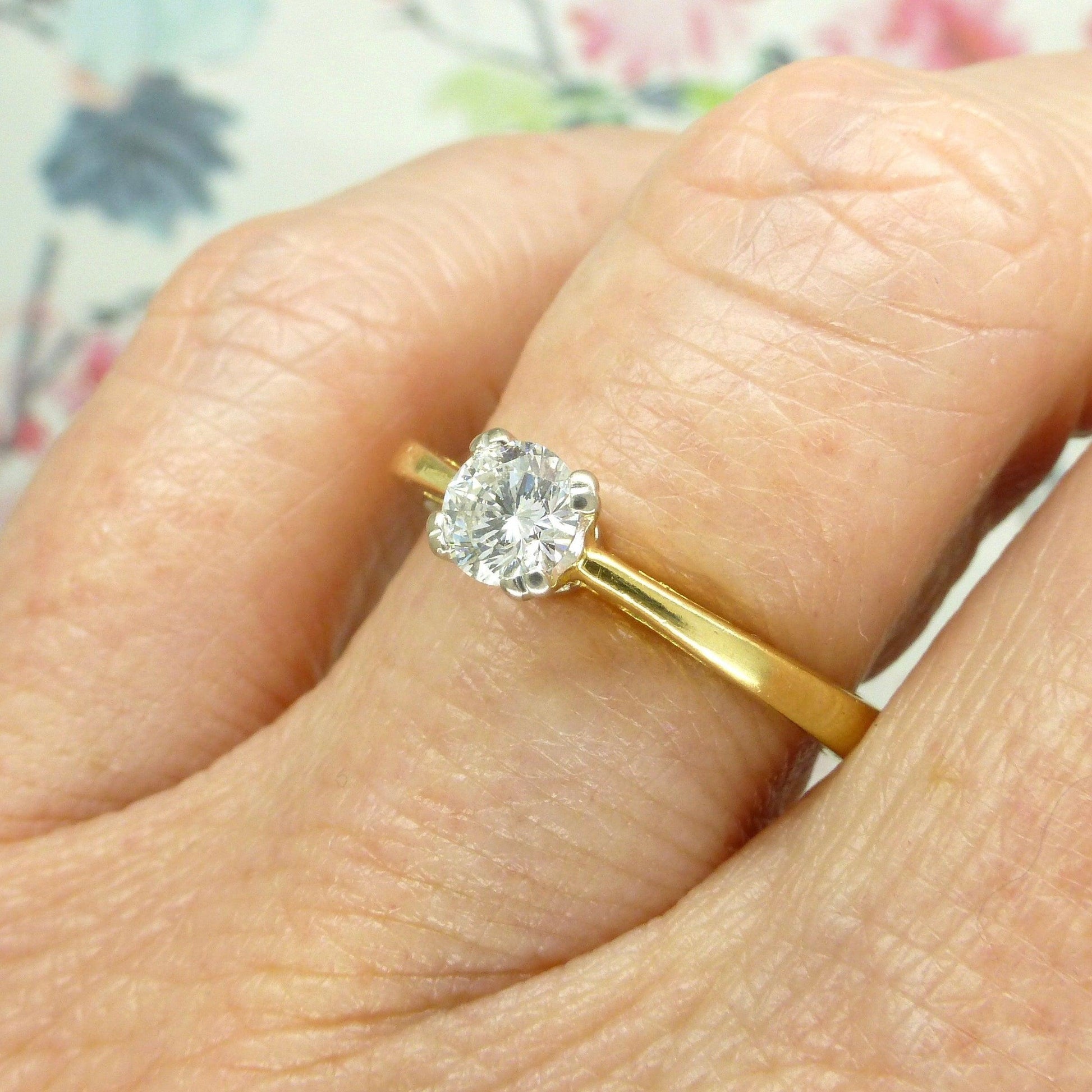 Vintage 18ct LEO diamond solitaire engagement ring ~ IGI cert G SI2 ~ 0.34ct