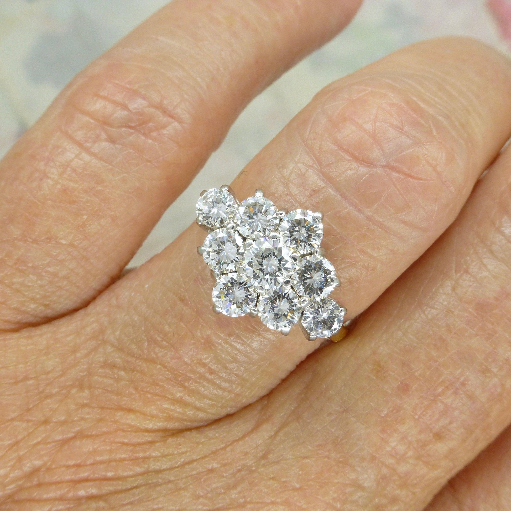 Stunning vintage 18ct gold diamond cluster engagement ring 1.73 carat ~ Independent Valuation