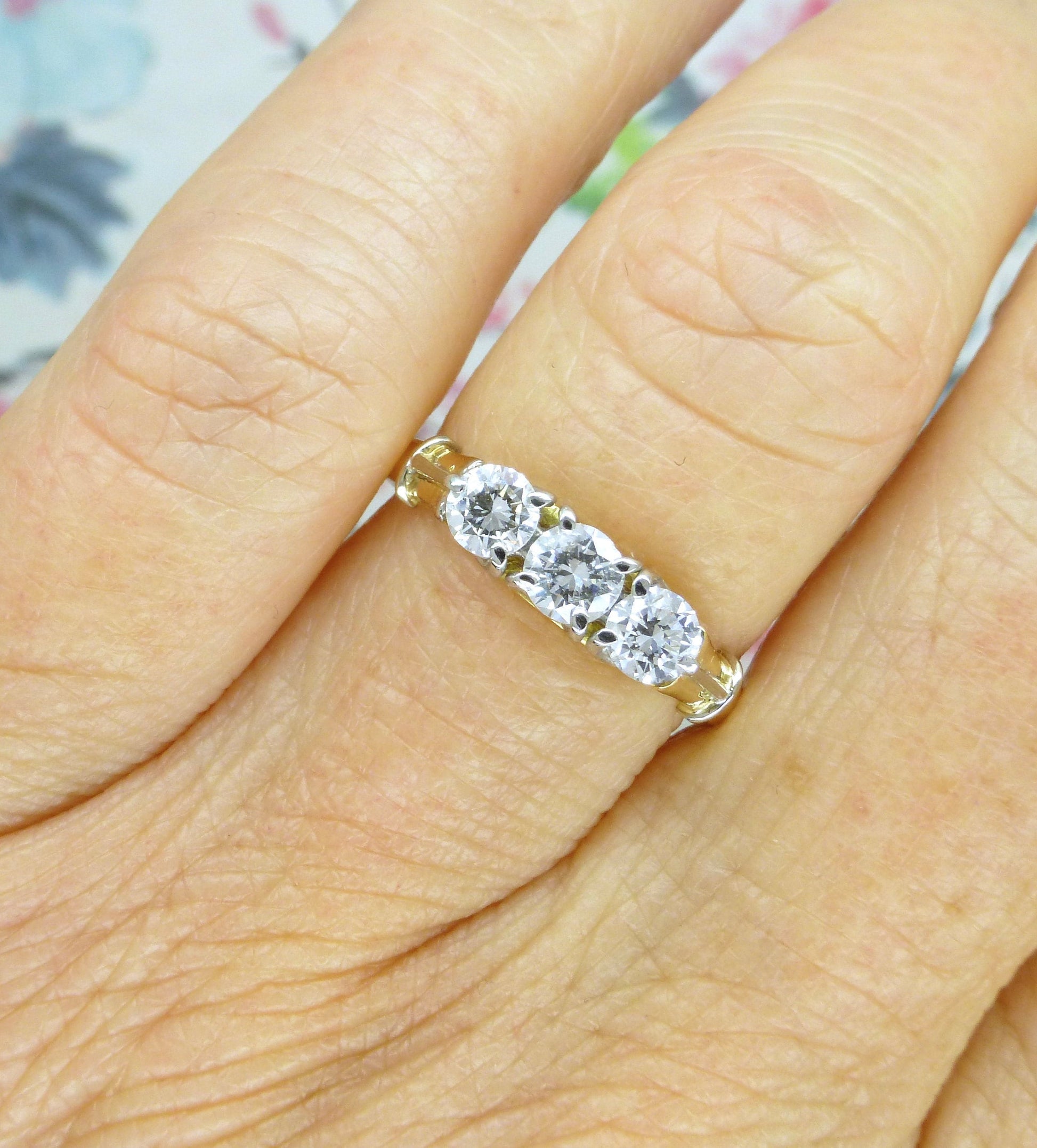 Vintage 18ct diamond three stone trilogy ring 0.58ct