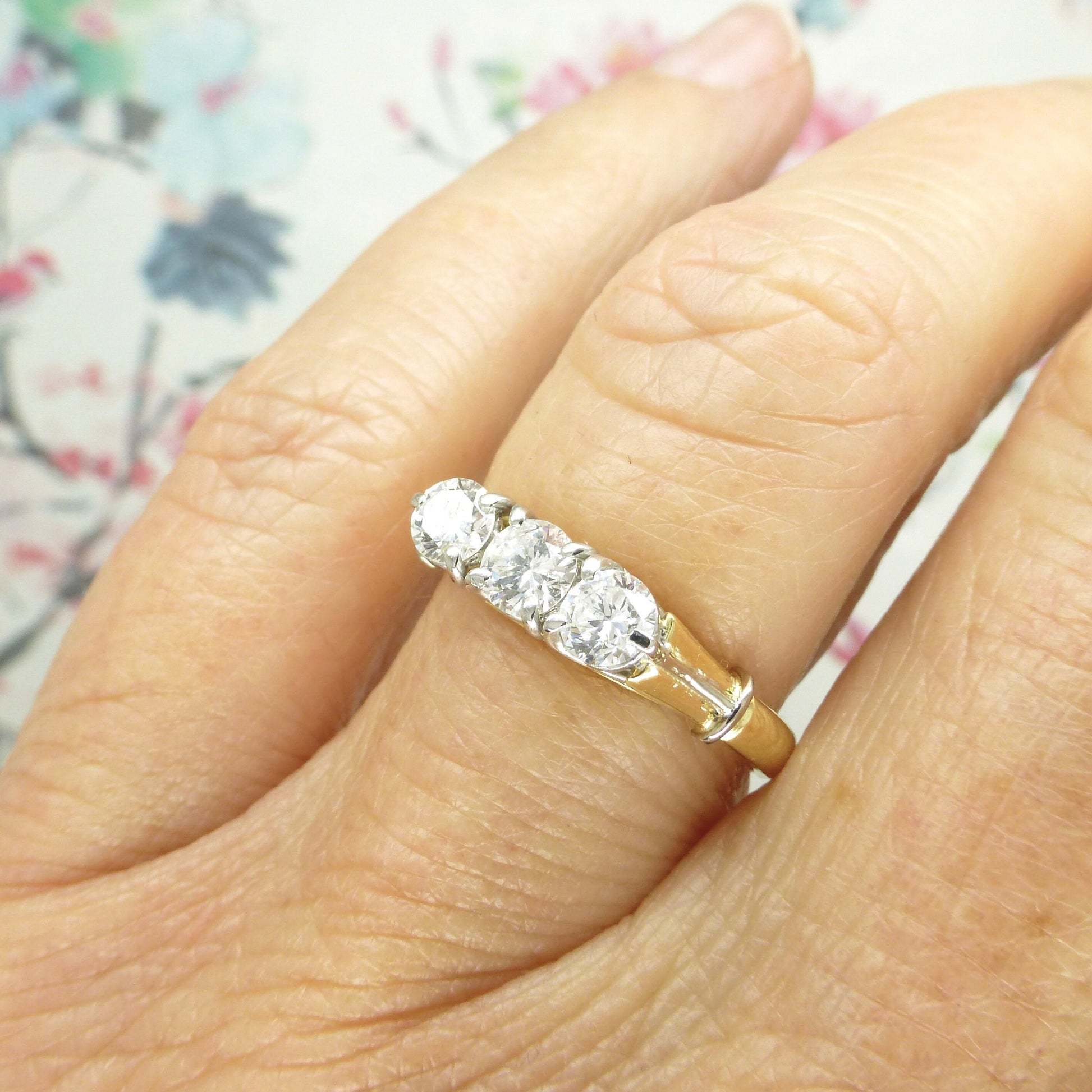 Vintage 18ct diamond three stone trilogy ring 0.58ct