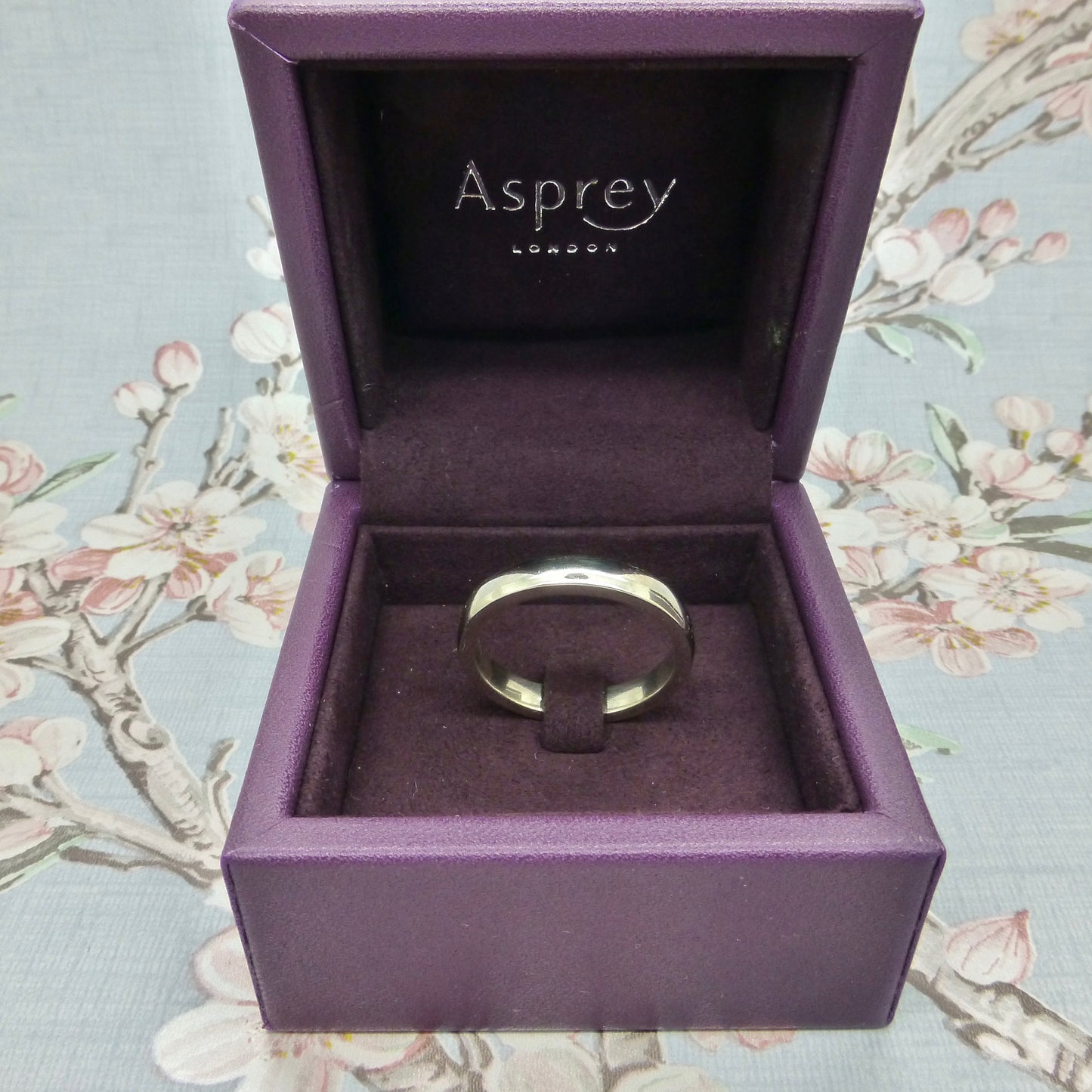 Vintage Asprey of London heavy Platinum wedding band 10.7 grams with original box