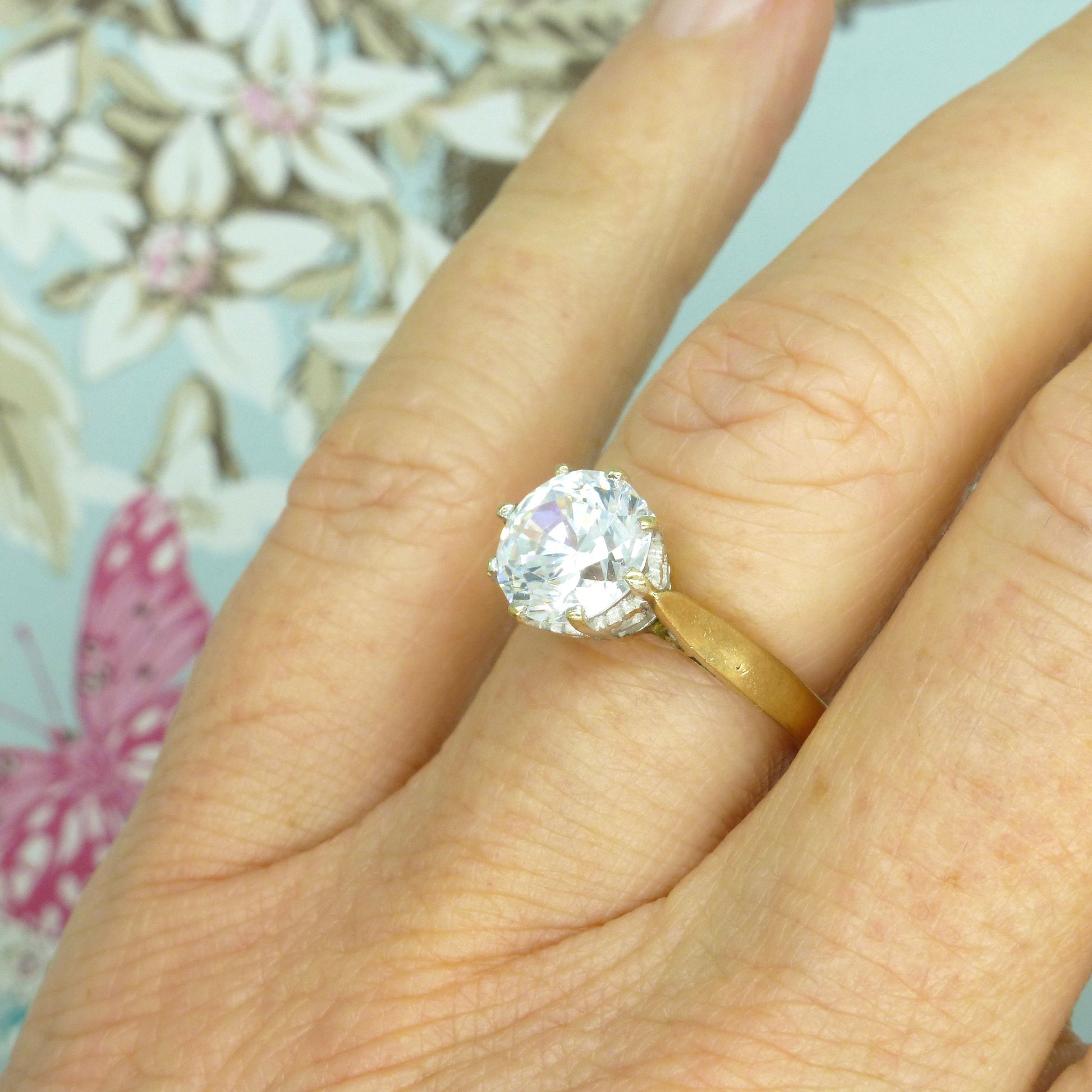 Vintage 9ct white gold 'Faux diamond' solitaire ring ~ CZ
