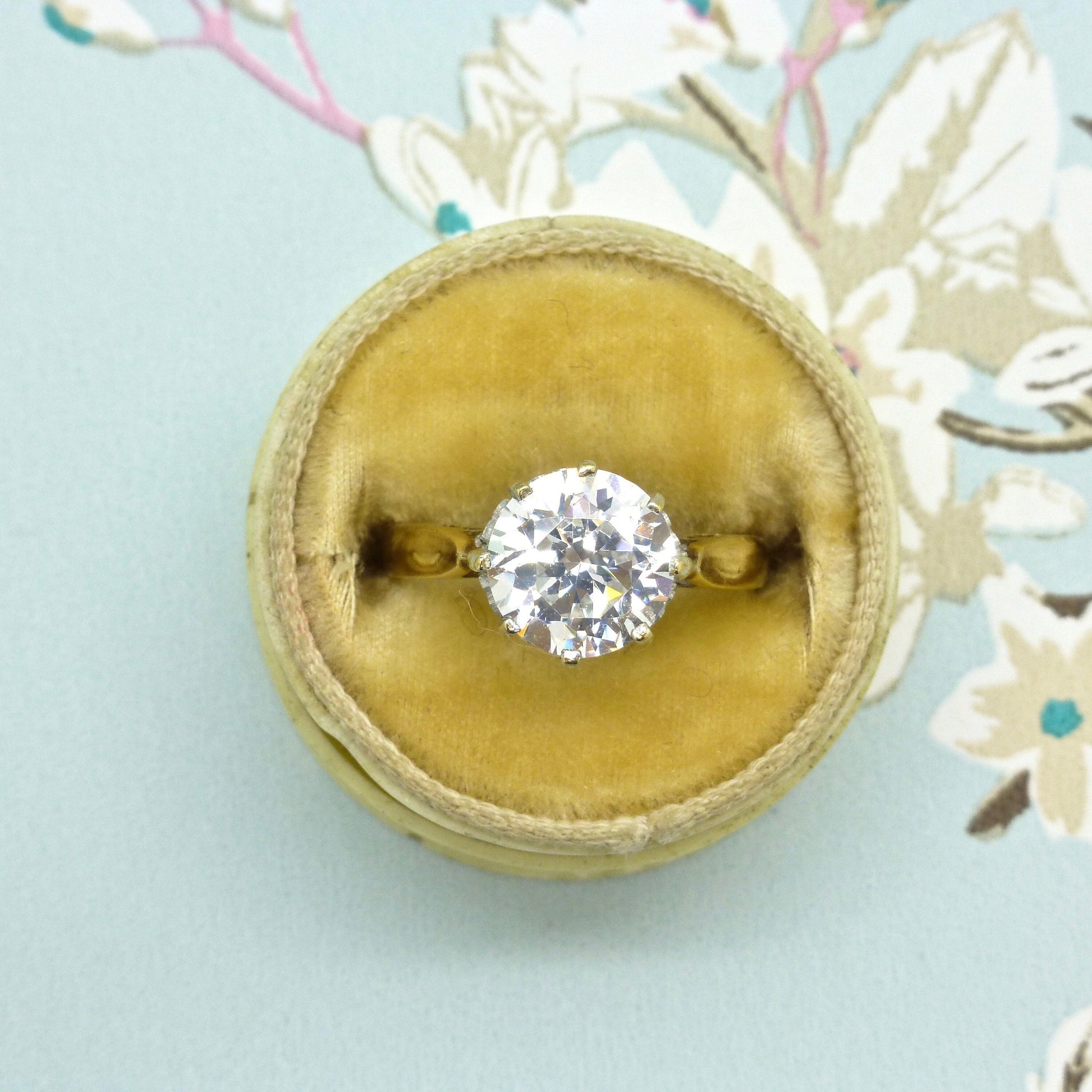 Vintage 9ct white gold 'Faux diamond' solitaire ring ~ CZ