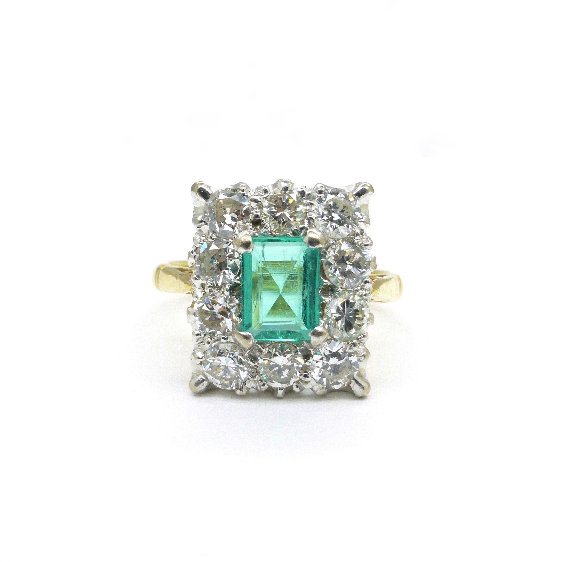 Stunning Vintage 18ct gold Emerald & Diamond cluster ring ~ With Valuation appraisal