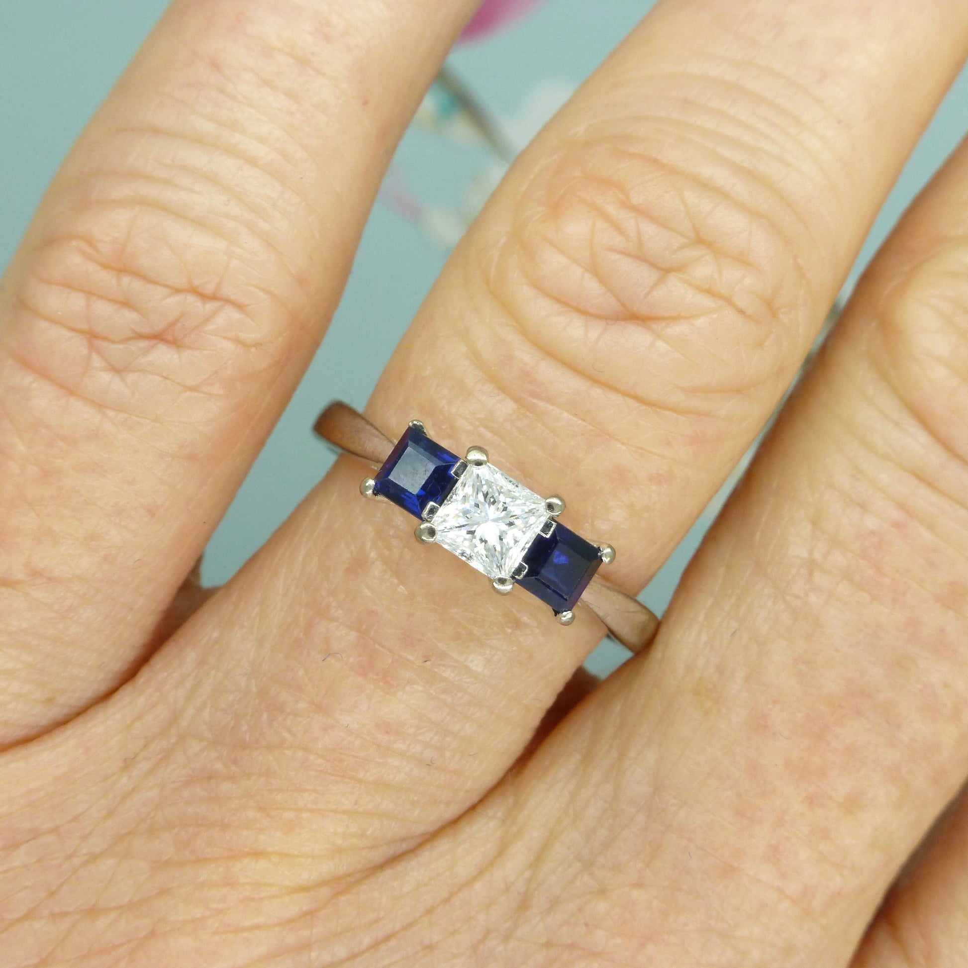 Stunning 18ct white gold GIA diamond & sapphire trilogy engagement ring ~ anniversary